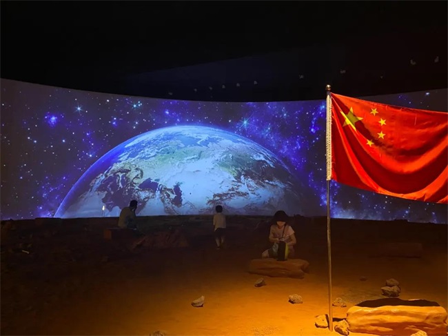 1000㎡超大空間、44*8米巨型弧幕 SEEMILE助力中國航天官方藝術特展